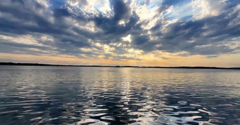 Enjoy the Beauty of Star Lake in the Summer